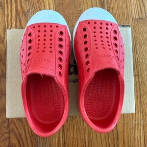 Natives “Jefferson” Child Size C8, Torch Red/Shell White - NWT